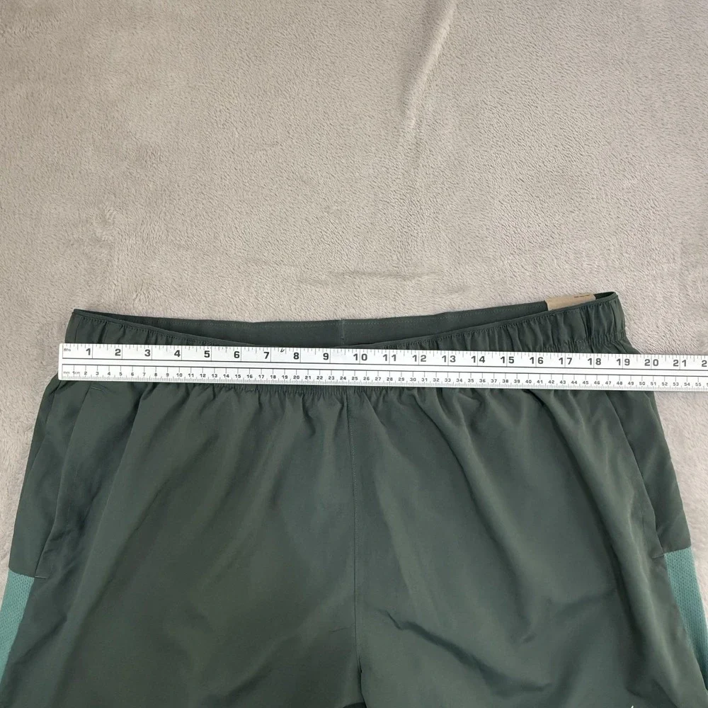 NEW‎ Nike Challenger Shorts Mens 2XL Green Dri-FIT 5